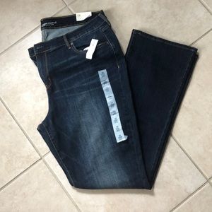 Curvy bootcut jeans